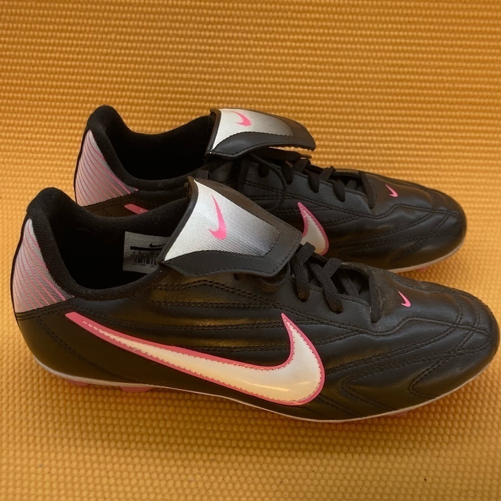 Nike Premier Soccer Cleats Youth Kids Size 5.5 Black pink white 359616-016 Nike